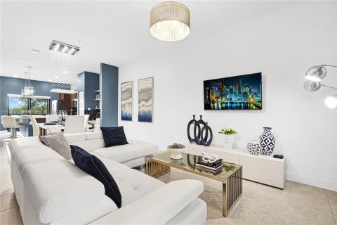 Condo in Doral, Florida, 2 bedrooms  № 1696607 - photo 21