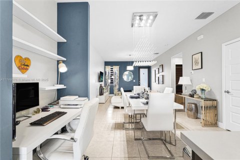 Condo in Doral, Florida, 2 bedrooms  № 1696607 - photo 18