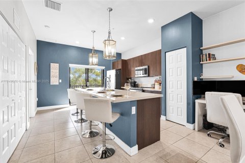 Condo in Doral, Florida, 2 bedrooms  № 1696607 - photo 12