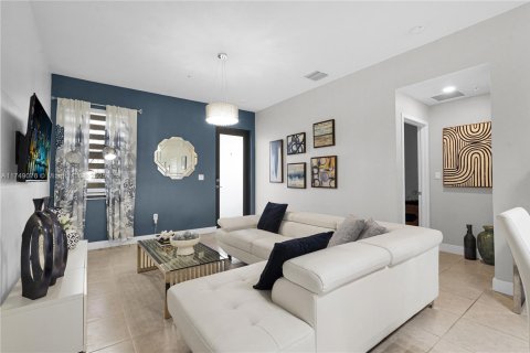 Condo in Doral, Florida, 2 bedrooms  № 1696607 - photo 10