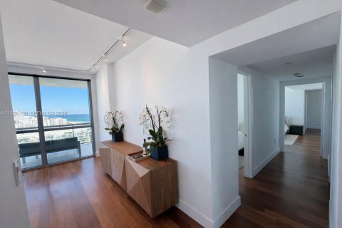 Снять в аренду кондоминиум в Майами-Бич, Флорида 4 спальни, 223.99м2, № 2005996 - фото 29