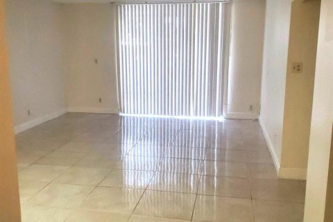 Copropriété à louer à Plantation, Floride: 2 chambres, 117.06 m2 № 2400869 - photo 3
