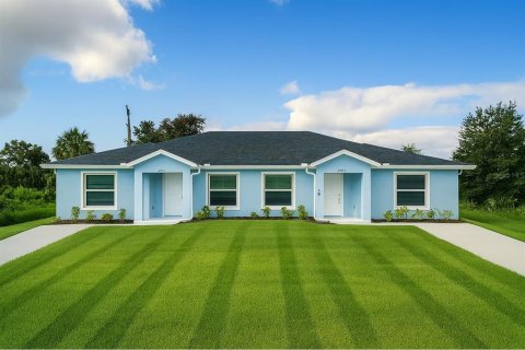 Commercial property in Punta Gorda, Florida 6 bedrooms, 195.47 sq.m. № 1888526 - photo 1