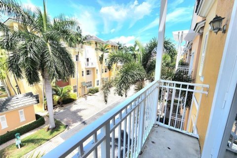 Touwnhouse à vendre à Lighthouse Point, Floride: 2 chambres, 132.85 m2 № 2187446 - photo 2