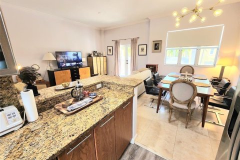 Touwnhouse à vendre à Lighthouse Point, Floride: 2 chambres, 132.85 m2 № 2187446 - photo 8