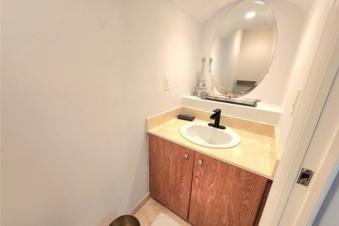 Touwnhouse à vendre à Lighthouse Point, Floride: 2 chambres, 132.85 m2 № 2187446 - photo 15