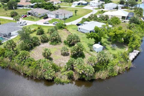 Terreno en venta en Port Charlotte, Florida № 1884487 - foto 1