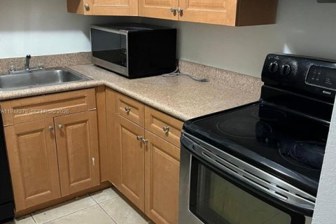 Copropriété à vendre à Doral, Floride: 1 chambre, 75.25 m2 № 2005367 - photo 2