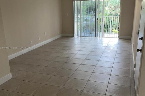 Copropriété à vendre à Doral, Floride: 1 chambre, 75.25 m2 № 2005367 - photo 4