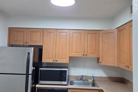 Copropriété à vendre à Doral, Floride: 1 chambre, 75.25 m2 № 2005367 - photo 1