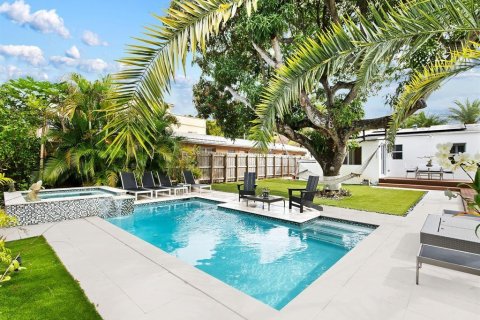 Casa en venta en Fort Lauderdale, Florida, 2 dormitorios, 127 m2 № 1172327 - foto 1