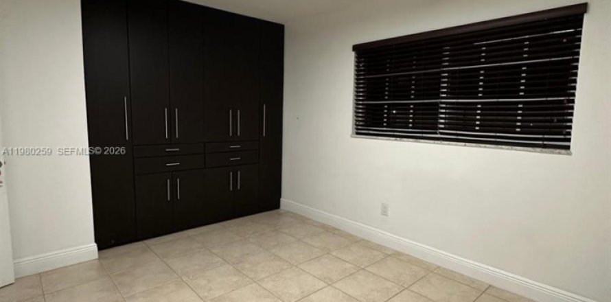 Кондоминиум с 2 спальнями в Майами, Флорида № 2044128