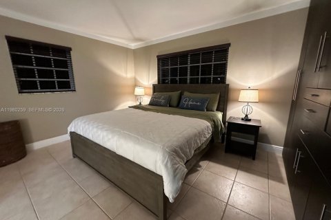 Купить кондоминиум в Майами, Флорида 2 спальни, 105.91м2, № 2044128 - фото 13