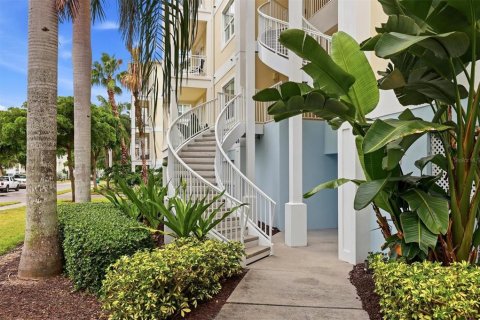 Condo in Bradenton, Florida, 3 bedrooms № 2393466 - photo 6