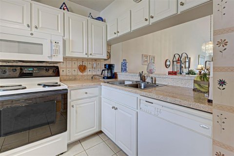 Condo in Venice, Florida, 2 bedrooms  № 1571929 - photo 20