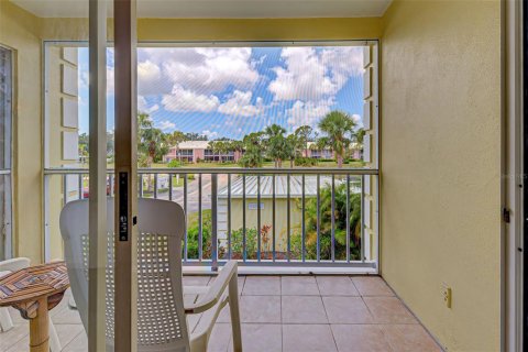 Condo in Venice, Florida, 2 bedrooms  № 1571929 - photo 11
