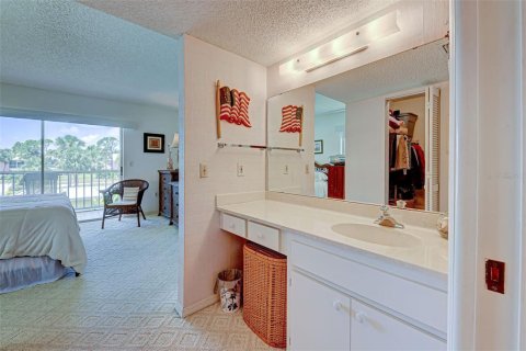 Condo in Venice, Florida, 2 bedrooms  № 1571929 - photo 16