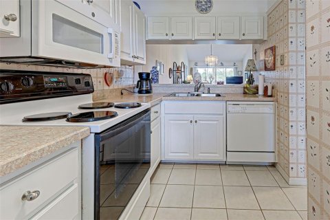 Condo in Venice, Florida, 2 bedrooms  № 1571929 - photo 21