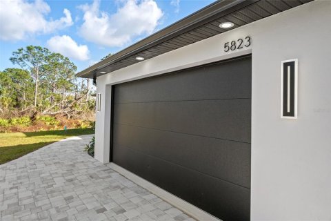 House in North Port, Florida 3 bedrooms, 166.2 sq.m. № 1194912 - photo 4