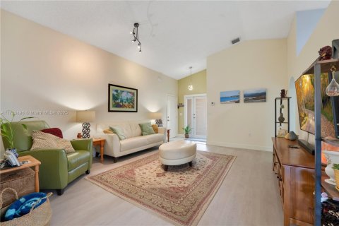 Casa en venta en Miami, Florida, 3 dormitorios, 136.01 m2 № 1707102 - foto 4