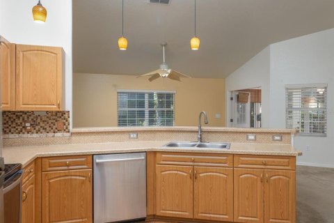 House in Ocala, Florida 3 bedrooms, 175.68 sq.m. № 1583821 - photo 2