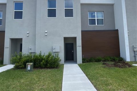 Touwnhouse à vendre à Kissimmee, Floride: 5 chambres, 198.16 m2 № 2410440 - photo 2