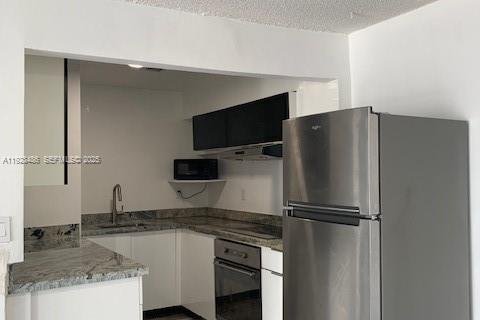 Снять в аренду кондоминиум в Норт-Майами-Бич, Флорида 2 спальни, 76.92м2, № 1983574 - фото 6