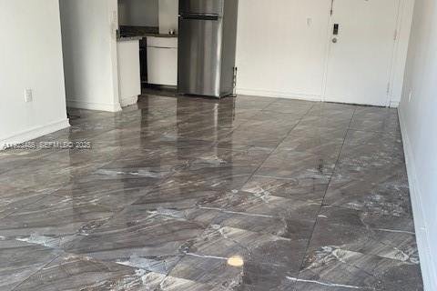 Снять в аренду кондоминиум в Норт-Майами-Бич, Флорида 2 спальни, 76.92м2, № 1983574 - фото 2