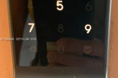 Снять в аренду кондоминиум в Норт-Майами-Бич, Флорида 2 спальни, 76.92м2, № 1983574 - фото 16