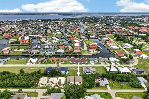Villa ou maison à vendre à Punta Gorda, Floride: 3 chambres, 146.97 m2 № 2150942 - photo 2