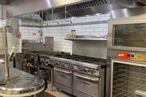 Commercial property in Boca Raton, Florida № 1963571 - photo 2