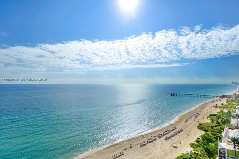 Снять в аренду кондоминиум в Санни-Айлс-Бич, Флорида 2 спальни, 120.87м2, № 1988964 - фото 3