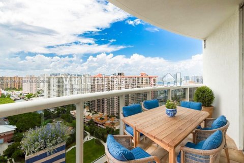 Снять в аренду кондоминиум в Санни-Айлс-Бич, Флорида 2 спальни, 120.87м2, № 1988964 - фото 2