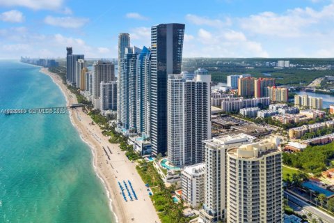 Condo in Sunny Isles Beach, Florida, 2 bedrooms  № 1988964
