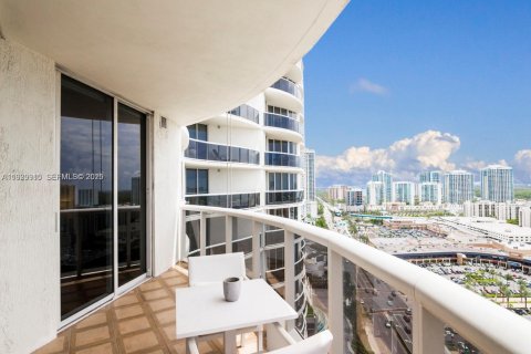 Снять в аренду кондоминиум в Санни-Айлс-Бич, Флорида 2 спальни, 120.87м2, № 1988964 - фото 16