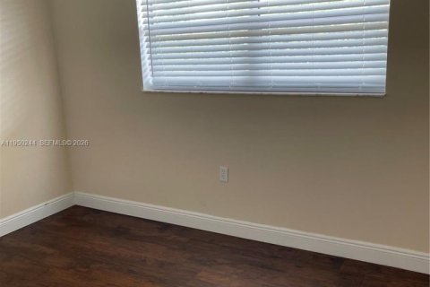 Снять в аренду кондоминиум в Дейви, Флорида 3 спальни, 102.19м2, № 2006950 - фото 10