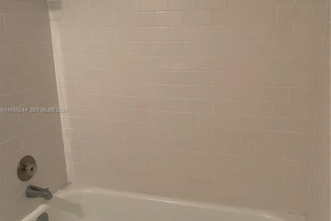 Снять в аренду кондоминиум в Дейви, Флорида 3 спальни, 102.19м2, № 2006950 - фото 6