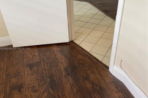 Снять в аренду кондоминиум в Дейви, Флорида 3 спальни, 102.19м2, № 2006950 - фото 11