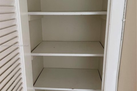 Снять в аренду кондоминиум в Дейви, Флорида 3 спальни, 102.19м2, № 2006950 - фото 9