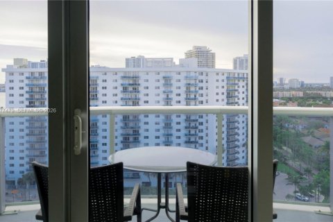 Снять в аренду кондоминиум в Санни-Айлс-Бич, Флорида 1 спальня, 93.37м2, № 2253113 - фото 7