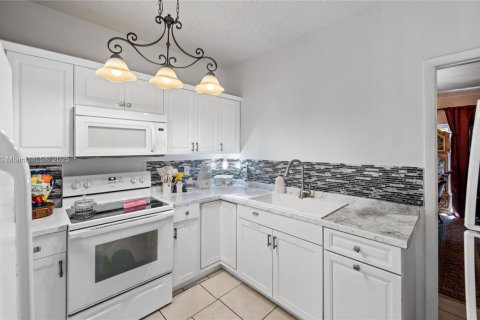 Villa ou maison à vendre à Miami, Floride: 3 chambres, 130.34 m2 № 1888028 - photo 9