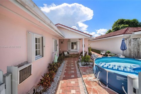 Villa ou maison à vendre à Miami, Floride: 3 chambres, 130.34 m2 № 1888028 - photo 3