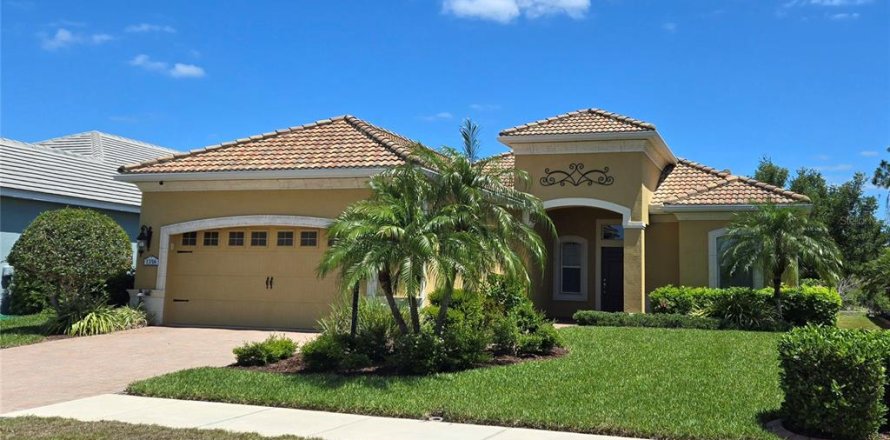 House in Venice, Florida 2 bedrooms, 192.21 sq.m. № 2231732