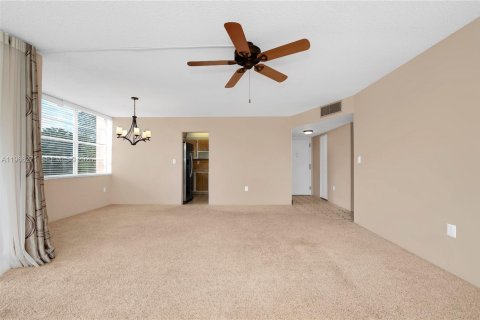 Condominio en venta en Pembroke Pines, Florida, 2 dormitorios, 107.77 m2 № 2032756 - foto 4