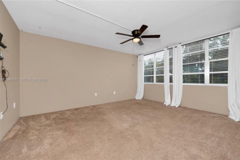 Condominio en venta en Pembroke Pines, Florida, 2 dormitorios, 107.77 m2 № 2032756 - foto 8