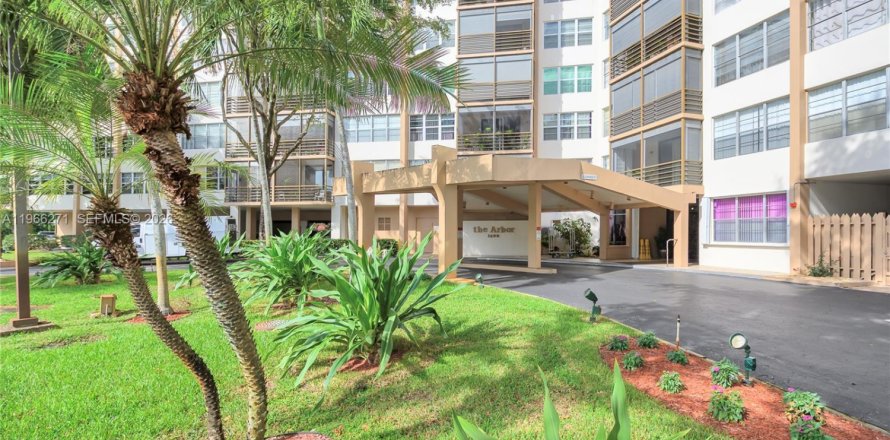 Condominio en Pembroke Pines, Florida, 2 dormitorios  № 2032756