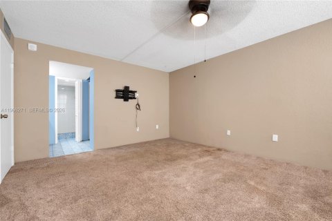 Condominio en venta en Pembroke Pines, Florida, 2 dormitorios, 107.77 m2 № 2032756 - foto 10