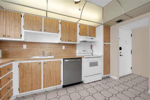 Condominio en venta en Pembroke Pines, Florida, 2 dormitorios, 107.77 m2 № 2032756 - foto 7