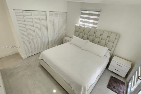House in Hialeah, Florida 4 bedrooms, 125.88 sq.m. № 2042989 - photo 22