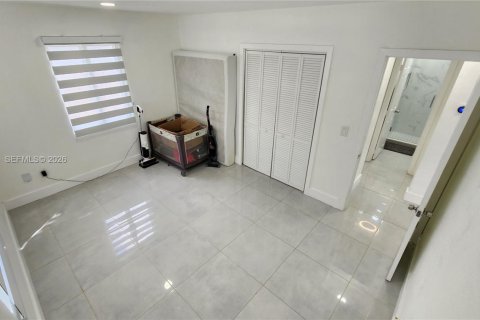 House in Hialeah, Florida 4 bedrooms, 125.88 sq.m. № 2042989 - photo 19